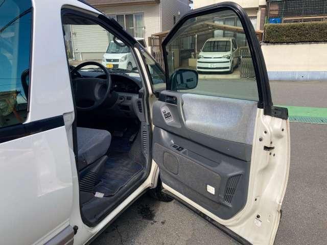 エスティマ Ｖ　パワーウィンドウ　パワーステアリング　サンルーフ　運転席エアバッグ　３列シート　ウォークスルー　フルフラット（24枚目）