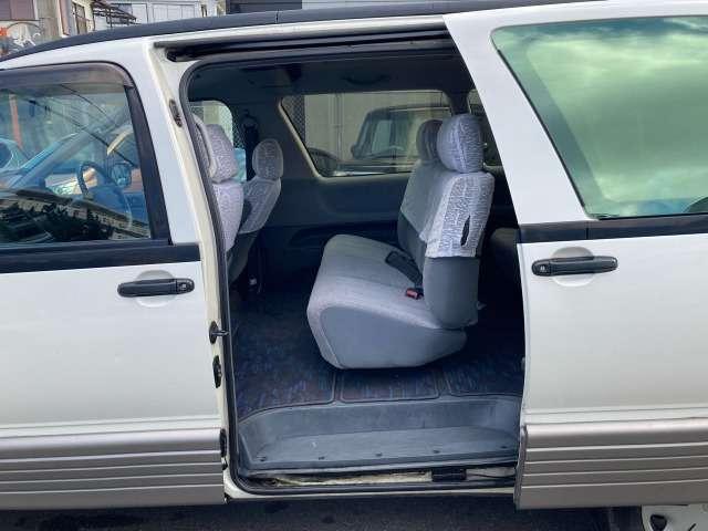 エスティマ Ｖ　パワーウィンドウ　パワーステアリング　サンルーフ　運転席エアバッグ　３列シート　ウォークスルー　フルフラット（27枚目）