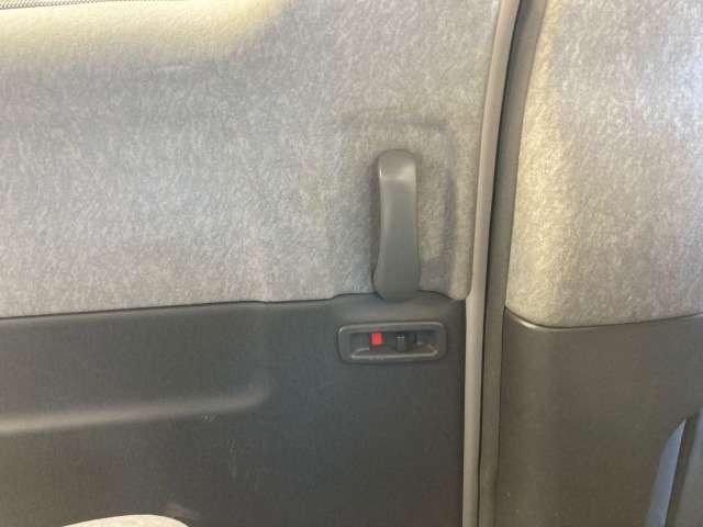 エスティマ Ｖ　パワーウィンドウ　パワーステアリング　サンルーフ　運転席エアバッグ　３列シート　ウォークスルー　フルフラット（37枚目）