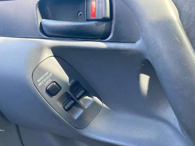エスティマ Ｖ　パワーウィンドウ　パワーステアリング　サンルーフ　運転席エアバッグ　３列シート　ウォークスルー　フルフラット（55枚目）