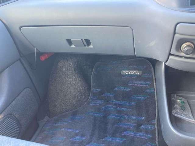 エスティマ Ｖ　パワーウィンドウ　パワーステアリング　サンルーフ　運転席エアバッグ　３列シート　ウォークスルー　フルフラット（64枚目）