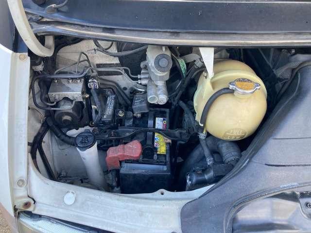 エスティマ Ｖ　パワーウィンドウ　パワーステアリング　サンルーフ　運転席エアバッグ　３列シート　ウォークスルー　フルフラット（66枚目）