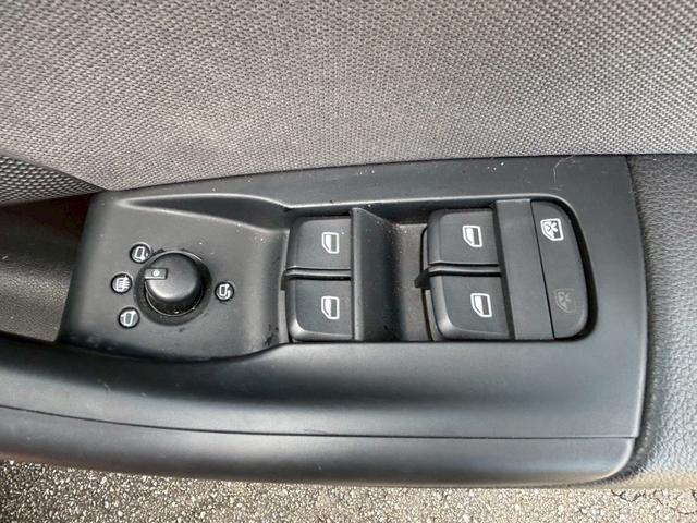 Ｑ３ ２．０ＴＦＳＩクワトロ２１１ＰＳ　４ＷＤ　☆ナビ☆ＴＶ☆バックカメラ☆車内綺麗☆（30枚目）