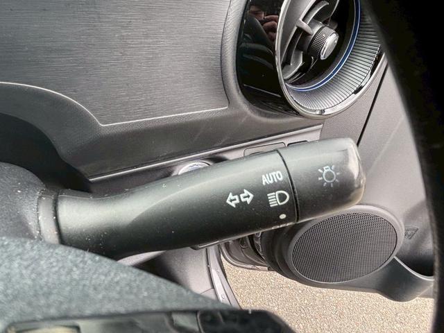 アクア Ｓ　ＴＶ＆ナビ　バックカメラ　ＥＴＣ　キーレスエントリー　プッシュスタート　盗難防止システム　アイドリングストップ　パワーステアリング　パワーウィンドウ　車検整備付き（10枚目）