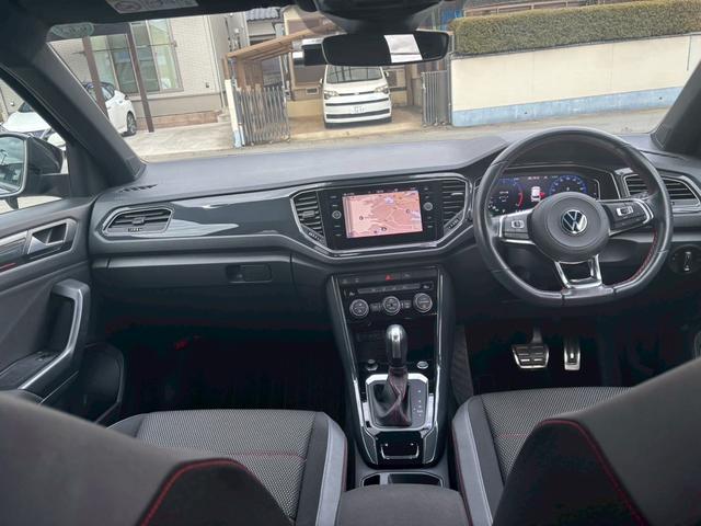 Ｔ－ロック ＴＤＩ　スポーツ　ＥＴＣ　電動リアゲート　バックカメラ　フロントカメラ　ドライブレコーダー　ＴＶ＆ナビ　ターボ　レーンアシスト　アダプティブクルーズコントロール　キーレスエントリー　スマートキー　ＡＷ１８インチ（4枚目）