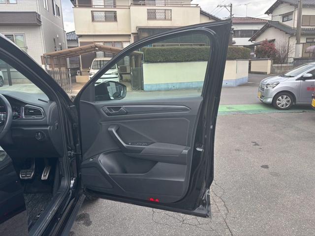 Ｔ－ロック ＴＤＩ　スポーツ　ＥＴＣ　電動リアゲート　バックカメラ　フロントカメラ　ドライブレコーダー　ＴＶ＆ナビ　ターボ　レーンアシスト　アダプティブクルーズコントロール　キーレスエントリー　スマートキー　ＡＷ１８インチ（31枚目）