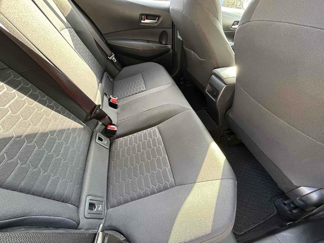 カローラスポーツ ハイブリッドＧ　禁煙車　純正８インチナビ地デジＴＶ　バックカメラ　Ｂｌｕｅｔｏｏｔｈ　ドライブレコーダー　ＥＴＣ　スマートキー　プッシュスターター　オートライト　ＬＥＤヘッドライト　トヨタセーフティーセンス（11枚目）