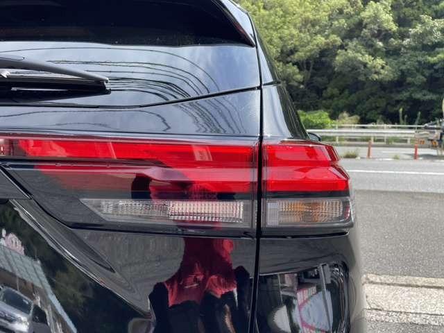 ノート Ｘ　純正ナビ　エマージェンシーブレーキ　禁煙車　アラウンドビューモニター　オートマチックハイビーム　アイドリングストップ　ＬＥＤライト（16枚目）