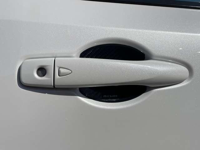 オーラ ニスモ 純正ナビ アラウンドビューモニター エマージェンシーブレーキ スマートミラー 純正前後ドラレコ アイドリングストップ LEDライト(17枚目)