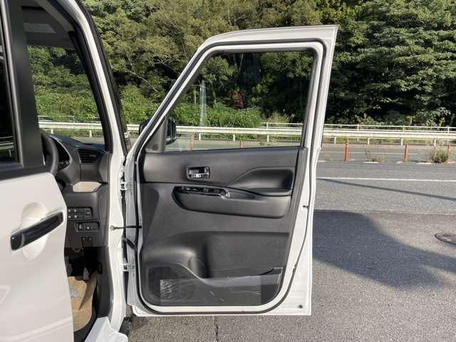 デリカミニ T プレミアム ルーフレール デジタルインナーミラー 全方位カメラ LEDヘッドライト シートヒーター 両側パワースライドドア アイドリングストップ(28枚目)