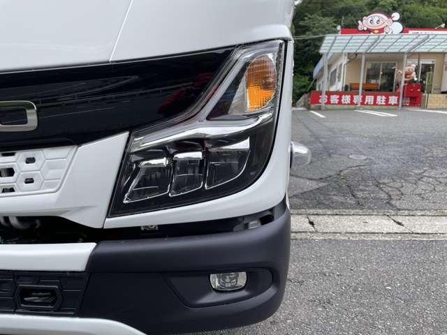 キャンター Wキャブ全低床 ディーゼルターボ フル液晶メーター バックカメラ アイドリングストップ LEDライト スマートキー セキュリティー レーンアシスト(12枚目)