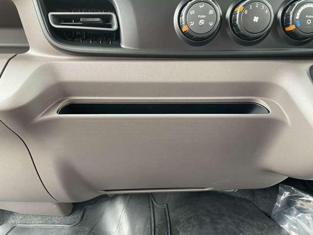 キャンター Wキャブ全低床 ディーゼルターボ フル液晶メーター バックカメラ アイドリングストップ LEDライト スマートキー セキュリティー レーンアシスト(21枚目)