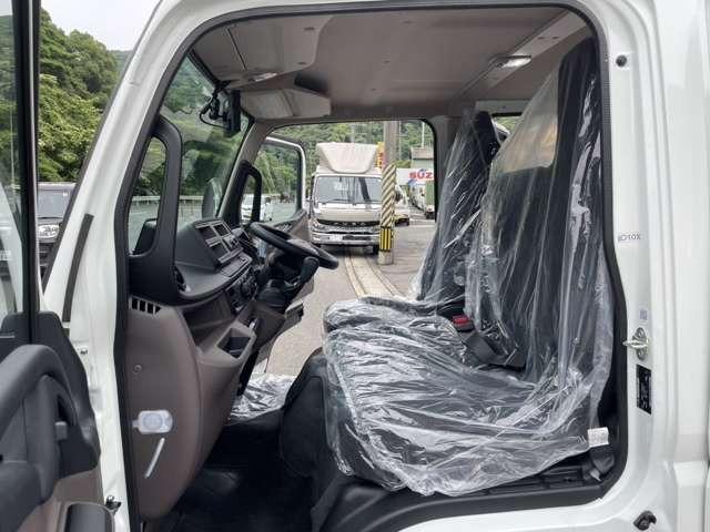 キャンター Wキャブ全低床 ディーゼルターボ フル液晶メーター バックカメラ アイドリングストップ LEDライト スマートキー セキュリティー レーンアシスト(28枚目)