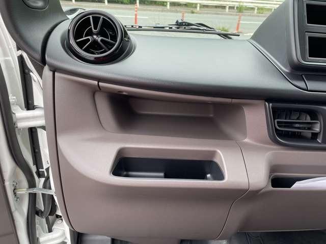 キャンター Wキャブ全低床 ディーゼルターボ フル液晶メーター バックカメラ アイドリングストップ LEDライト スマートキー セキュリティー レーンアシスト(29枚目)