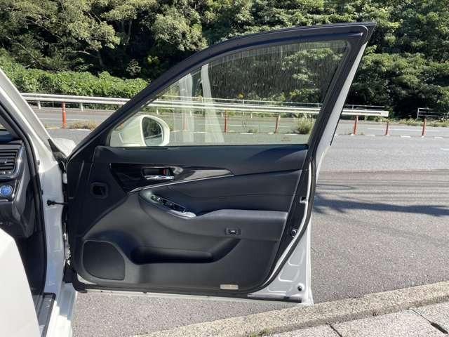 クラウンハイブリッド アスリートＳ　ブラックスタイル　純正ナビ　フルセグＴＶ　バックカメラ　クルコン　ＬＥＤヘッドライト　ＥＴＣ　アイドリングストップ　パワーシート　シートヒーター（18枚目）