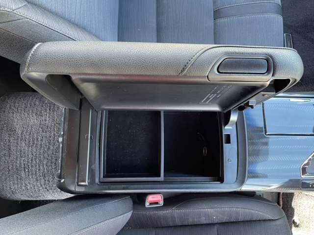 クラウンハイブリッド アスリートＳ　ブラックスタイル　純正ナビ　フルセグＴＶ　バックカメラ　クルコン　ＬＥＤヘッドライト　ＥＴＣ　アイドリングストップ　パワーシート　シートヒーター（39枚目）