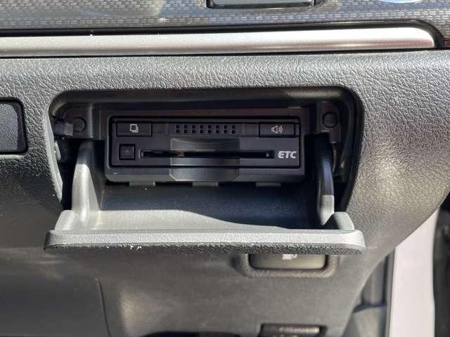 クラウンハイブリッド アスリートＳ　ブラックスタイル　純正ナビ　フルセグＴＶ　バックカメラ　クルコン　ＬＥＤヘッドライト　ＥＴＣ　アイドリングストップ　パワーシート　シートヒーター（40枚目）