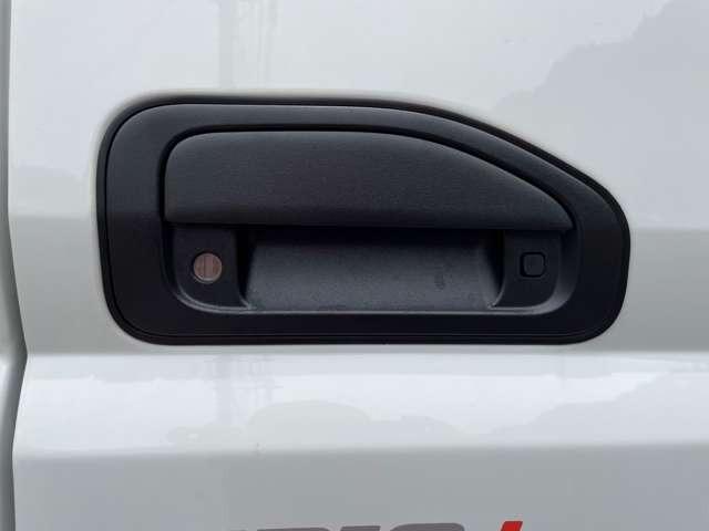 キャンター 全低床ダンプ　ディーゼルターボ　フル液晶メーター　ブル掛　センターピン　コボレーン　電格ミラー　シートビニール掛　スマートキー　ＬＥＤライト（11枚目）