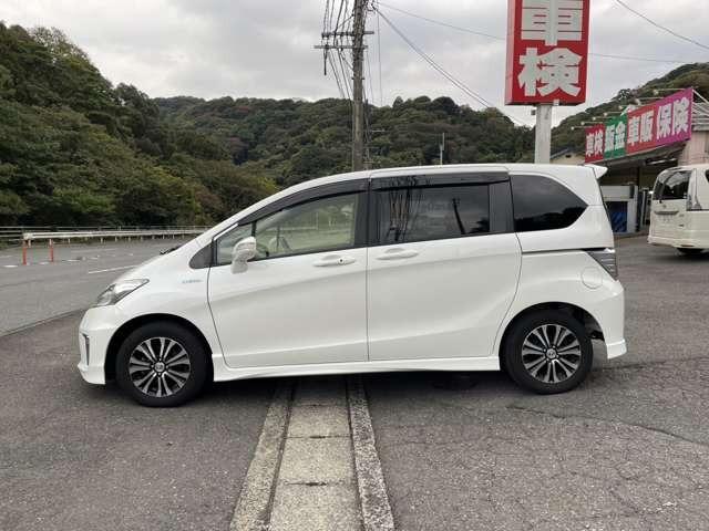 フリードハイブリッド ジャストセレクション 純正9インチナビ 両側電動ドア ETC ハーフレザーシート スマートキー セキュリティー アイドリングストップ HIDライト(7枚目)