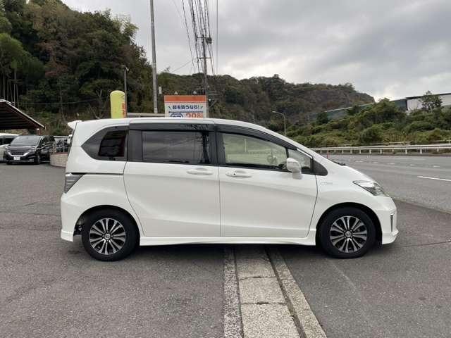 フリードハイブリッド ジャストセレクション 純正9インチナビ 両側電動ドア ETC ハーフレザーシート スマートキー セキュリティー アイドリングストップ HIDライト(11枚目)