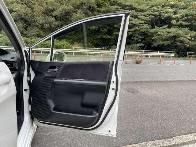 フリードハイブリッド ジャストセレクション 純正9インチナビ 両側電動ドア ETC ハーフレザーシート スマートキー セキュリティー アイドリングストップ HIDライト(30枚目)