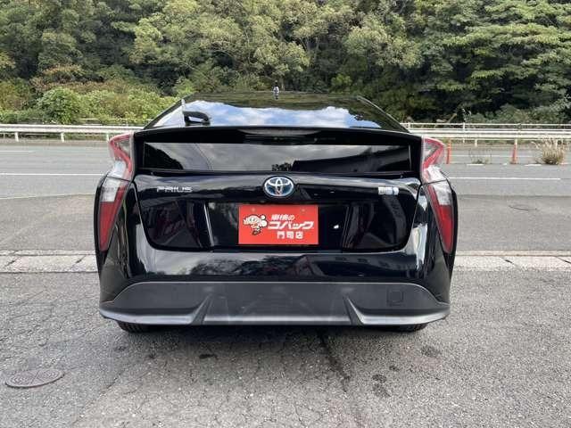 プリウス Ｓツーリングセレクション　アルパインナビ　フルセグＴＶ　バックカメラ　革シート　シートヒーター　スマートキー　プッシュスタート　セキュリティー　アイドリングストップ（9枚目）