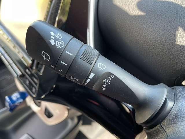 プリウス Ｓツーリングセレクション　アルパインナビ　フルセグＴＶ　バックカメラ　革シート　シートヒーター　スマートキー　プッシュスタート　セキュリティー　アイドリングストップ（23枚目）