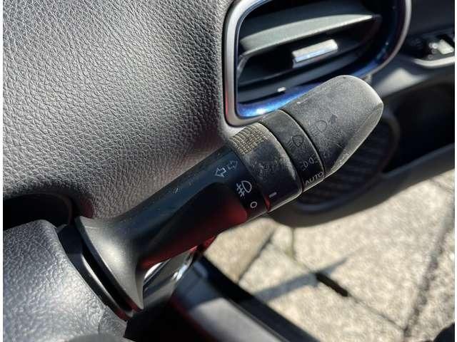 プリウス Ｓツーリングセレクション　アルパインナビ　フルセグＴＶ　バックカメラ　革シート　シートヒーター　スマートキー　プッシュスタート　セキュリティー　アイドリングストップ（24枚目）