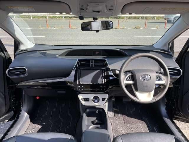 プリウス Ｓツーリングセレクション　アルパインナビ　フルセグＴＶ　バックカメラ　革シート　シートヒーター　スマートキー　プッシュスタート　セキュリティー　アイドリングストップ（40枚目）