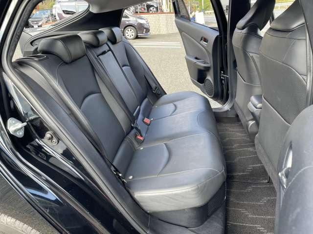 プリウス Ｓツーリングセレクション　アルパインナビ　フルセグＴＶ　バックカメラ　革シート　シートヒーター　スマートキー　プッシュスタート　セキュリティー　アイドリングストップ（44枚目）