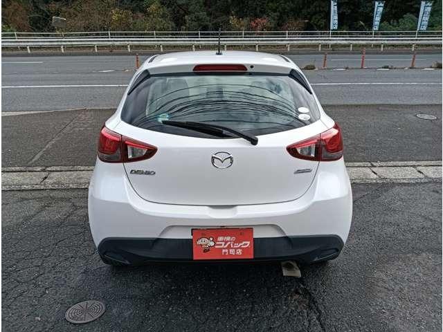 デミオ １３Ｃ　ワンオーナー　純正ナビ　バックカメラ　ＥＴＣ　アイドリングストップ　スマートキー　プッシュスタート　セキュリティー（9枚目）