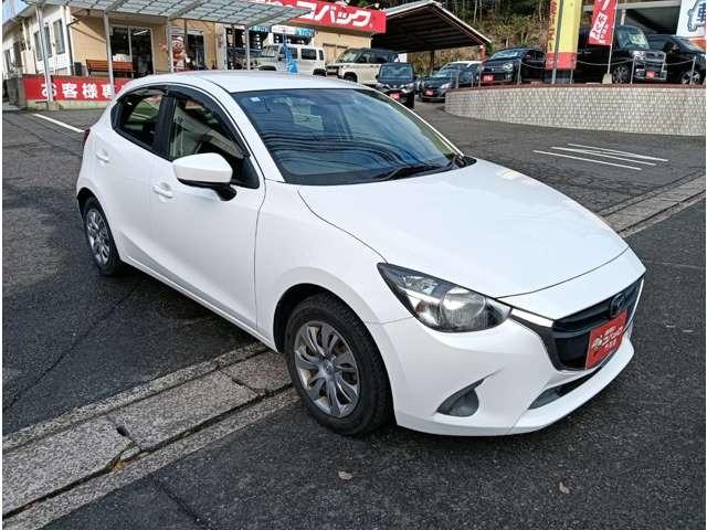 デミオ １３Ｃ　ワンオーナー　純正ナビ　バックカメラ　ＥＴＣ　アイドリングストップ　スマートキー　プッシュスタート　セキュリティー（12枚目）