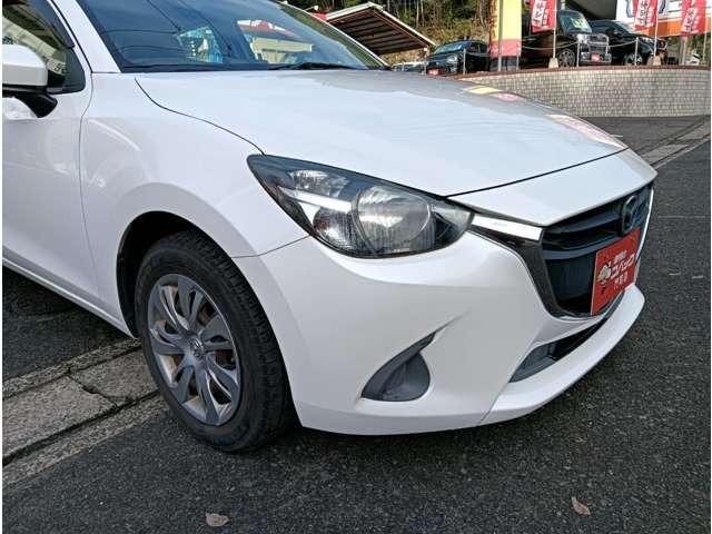 デミオ １３Ｃ　ワンオーナー　純正ナビ　バックカメラ　ＥＴＣ　アイドリングストップ　スマートキー　プッシュスタート　セキュリティー（13枚目）