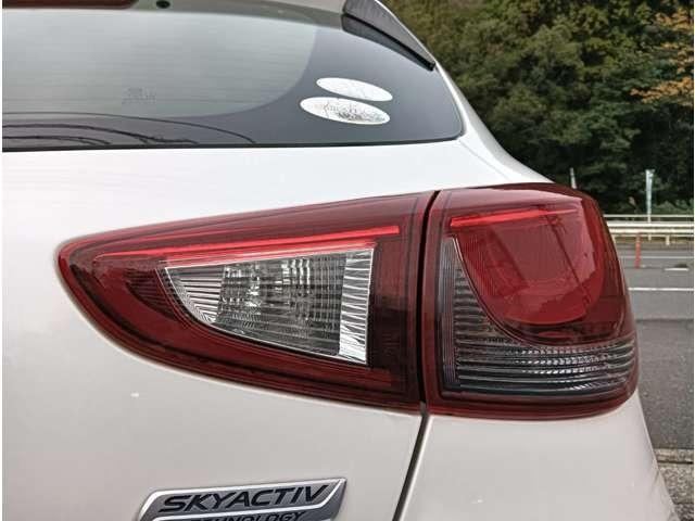 デミオ １３Ｃ　ワンオーナー　純正ナビ　バックカメラ　ＥＴＣ　アイドリングストップ　スマートキー　プッシュスタート　セキュリティー（15枚目）