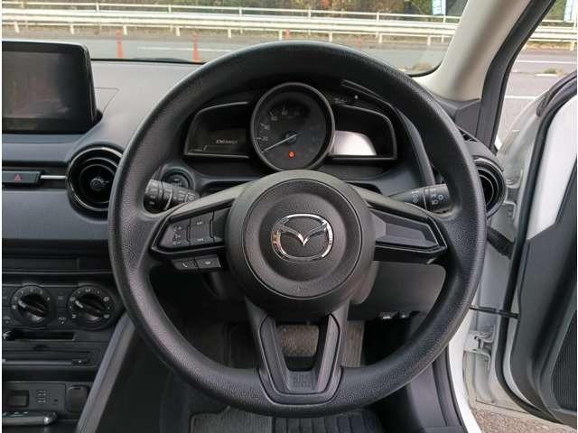 デミオ １３Ｃ　ワンオーナー　純正ナビ　バックカメラ　ＥＴＣ　アイドリングストップ　スマートキー　プッシュスタート　セキュリティー（18枚目）