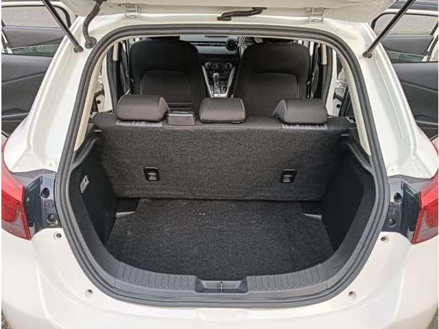 デミオ １３Ｃ　ワンオーナー　純正ナビ　バックカメラ　ＥＴＣ　アイドリングストップ　スマートキー　プッシュスタート　セキュリティー（41枚目）