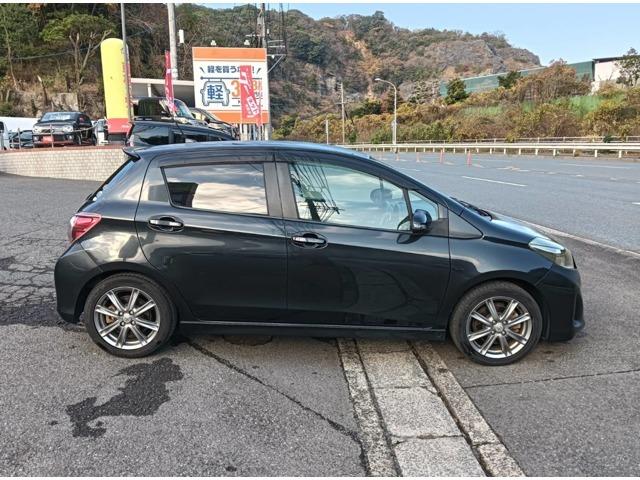 ヴィッツ ＲＳ　５速　フルセグナビ　ミュージックプレイヤー接続可　ＨＩＤライト　キーレス　純正アルミホイール（11枚目）