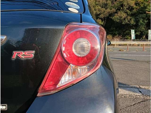 ヴィッツ ＲＳ　５速　フルセグナビ　ミュージックプレイヤー接続可　ＨＩＤライト　キーレス　純正アルミホイール（16枚目）