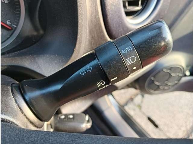 ヴィッツ ＲＳ　５速　フルセグナビ　ミュージックプレイヤー接続可　ＨＩＤライト　キーレス　純正アルミホイール（23枚目）