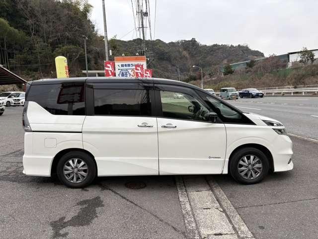 セレナ ｅ－パワー　ハイウェイスターＶ　純正ナビテレビ　後席フリップダウンモニター　プロパイロット　アラウンドビュー　両側電動スライドドア　アイドリングストップ　レーンキープアシスト（7枚目）