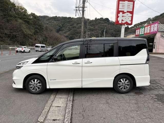 セレナ ｅ－パワー　ハイウェイスターＶ　純正ナビテレビ　後席フリップダウンモニター　プロパイロット　アラウンドビュー　両側電動スライドドア　アイドリングストップ　レーンキープアシスト（8枚目）
