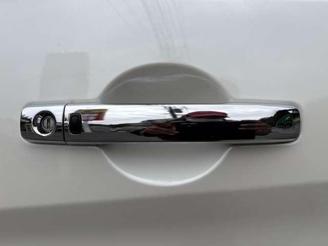 セレナ ｅ－パワー　ハイウェイスターＶ　純正ナビテレビ　後席フリップダウンモニター　プロパイロット　アラウンドビュー　両側電動スライドドア　アイドリングストップ　レーンキープアシスト（20枚目）