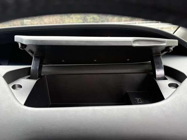 セレナ ｅ－パワー　ハイウェイスターＶ　純正ナビテレビ　後席フリップダウンモニター　プロパイロット　アラウンドビュー　両側電動スライドドア　アイドリングストップ　レーンキープアシスト（55枚目）