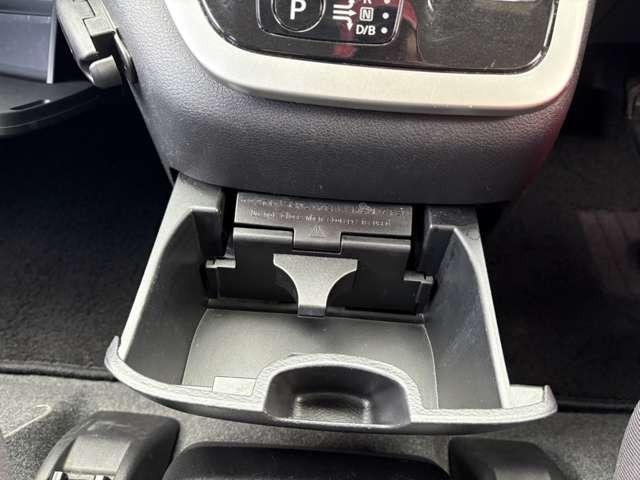 セレナ ｅ－パワー　ハイウェイスターＶ　純正ナビテレビ　後席フリップダウンモニター　プロパイロット　アラウンドビュー　両側電動スライドドア　アイドリングストップ　レーンキープアシスト（56枚目）