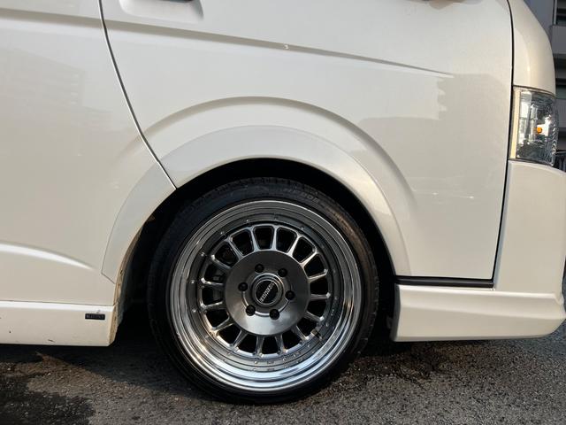 ハイエースワゴン ＧＬ　ワンオーナー　ＥＳＳＥＸ１９インチアルミ　ローダウン　レガンスフルエアロ　ローダウンバッドフェイス　ＬＥＤテール　シートカバー　アルパインビッグＸ　後席モニター　前後ドラレコ（8枚目）
