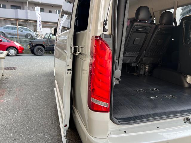 ハイエースワゴン ＧＬ　ワンオーナー　ＥＳＳＥＸ１９インチアルミ　ローダウン　レガンスフルエアロ　ローダウンバッドフェイス　ＬＥＤテール　シートカバー　アルパインビッグＸ　後席モニター　前後ドラレコ（14枚目）