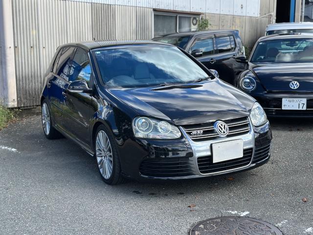 ゴルフ Ｒ３２　レザーシート　Ｂｌｕｅｔｏｏｔｈ再生　バックカメラ　運転席エアバック　助手席エアバック　４ＷＤ　パワーウィンドウ　パワーステアリング（3枚目）