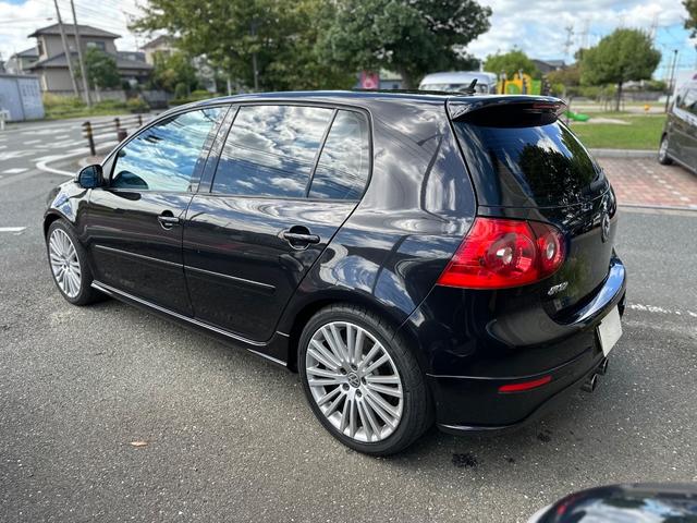 ゴルフ Ｒ３２　レザーシート　Ｂｌｕｅｔｏｏｔｈ再生　バックカメラ　運転席エアバック　助手席エアバック　４ＷＤ　パワーウィンドウ　パワーステアリング（8枚目）