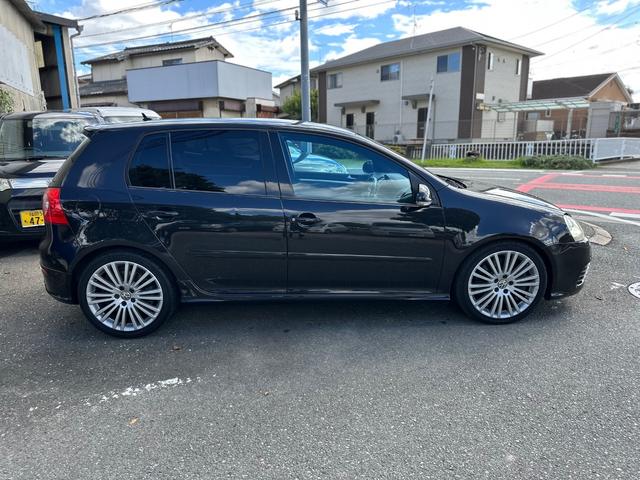 ゴルフ Ｒ３２　レザーシート　Ｂｌｕｅｔｏｏｔｈ再生　バックカメラ　運転席エアバック　助手席エアバック　４ＷＤ　パワーウィンドウ　パワーステアリング（10枚目）