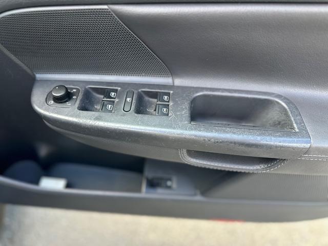 ゴルフ Ｒ３２　レザーシート　Ｂｌｕｅｔｏｏｔｈ再生　バックカメラ　運転席エアバック　助手席エアバック　４ＷＤ　パワーウィンドウ　パワーステアリング（13枚目）